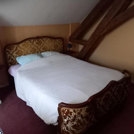 Tromcourt Hotel Couvin Bagian luar foto