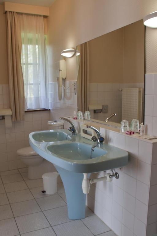 Tromcourt Hotel Couvin Ruang foto